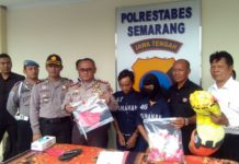 Dibilang Jelek dan Kere, PRT Bujuk Pacarnya untuk Bunuh Majikan Tersangka Rifai dan YA alias L saat gelar perkara di Mapolrestabes Semarang. (Tunggul Kumoro/JawaPos.com)