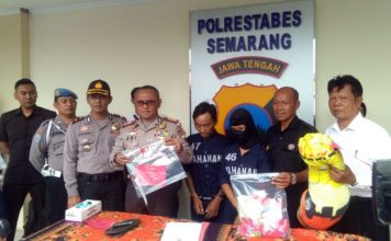 Dibilang Jelek dan Kere, PRT Bujuk Pacarnya untuk Bunuh Majikan Tersangka Rifai dan YA alias L saat gelar perkara di Mapolrestabes Semarang. (Tunggul Kumoro/JawaPos.com)