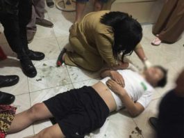 Dicerai Isteri, Suami Gantung Diri Petugas memeriksa Robinson, 34, yang tewas gantung diri di kediamannya Jl Gunung Besi RT 49 RW 08 Kelurahan Sedau, Kecamatan Singkawang Selatan, Senin (26/3) SUHENDRA RK