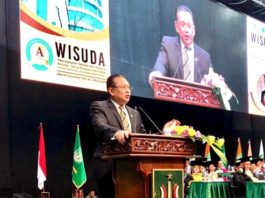 Ketua DPR, Bambang Soesatyo ketika saat menyampaikan orasi ilmiah pada pada wisuda Universitas Nasional Periode I Tahun Akademik 2017/2018 di Jakarta Convention Center, Minggu (4/3). (Ist/Jawapos.com)