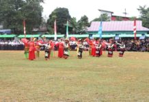 Sekadau Targetkan 6 Besar Multi Etnis. Para penari menyuguhkan tarian multi etnis disela pembukaan MTQ V Kabupaten Sekadau Tahun 2018 di Kecamatan Belitang, Selasa (13/3). Abdu Syukri