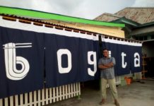 Mie Sehat dari Kota Singkawang owner Bakmie Bogita, Eka Budi Hartanto di depan