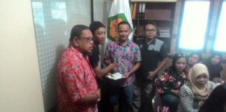 PFKPM Serahkan Bantuan pada Sri Deli Penyerahan bantuan oleh Ketua PFKPM kepada perwakilan Sanggau Peduli Kanker