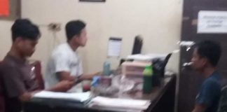 Pembunuhan dan Mayatnya Dimasukan ke Septic Tank DIPERIKSA POLISI. Petugas mengambil keterangan Su, orang yang membeli sepeda motor dari LAI di Mapolsek Sungai Raya, Jumat (30/3). Andi Ridwansyah-RK
