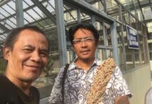 Visi Nuklir Bung Karno SORGUM BATAN. Jto dan Ir. Bahrun dengan sorgum hasil budidaya Batan. JTO for RK