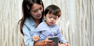 Gadget Milik Orang Tua Bisa Jadi Pemicu Anak Kecanduan Pornografi