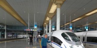 Lambatnya Kereta Cepat KERETA CEPAT. Dahlan Iskan mencoba kereta cepat di Beijing beberapa waktu lalu. Admin disway.id for Rakyat Kalbar