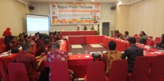 Data DPT Panwas dan KPU Tak Sinkron Pleno. KPU Kubu Raya melaksanakan rapat pleno di Hotel Gardenia, Kamis (19/4). Syamsul Arifin/RK.