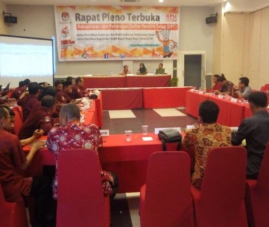 Data DPT Panwas dan KPU Tak Sinkron Pleno. KPU Kubu Raya melaksanakan rapat pleno di Hotel Gardenia, Kamis (19/4). Syamsul Arifin/RK.