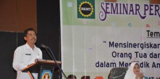 Anak Butuh Pengawasan Orangtua Sambutan. Pj Sekda Kubu Raya, H Odang Prasetyo memberikan sambutan dalam kegiatan Seminar BKMT, Rabu (18/4). Humas for Rakyat Kalbar