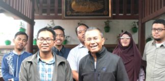 Bangkit setelah Gagal di Dolly MEET AND TALK. Dalu Nuzulul Kirom bertemu dan berdiskusi dengan Dahlan Iskan di kediaman Dahlan. Admin disway.id for Rakyat Kalbar
