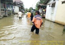Puluhan Rumah Terendam TERENDAM. Banjir merendam sejumlah daerah di Kecamatan Nanga Mahap dan Sekadau Hulu Kabupaten Sekadau, Senin (16/4). BPBD-PK Sekadau for Rakyat Kalbar
