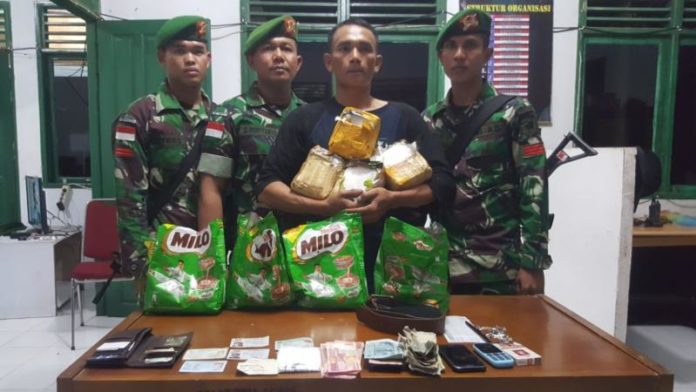 SABU DIAMANKAN LAGI. Barang bukti dan paket diduga narkotika jenis Sabu diamankan anggota Satgas Pamtas RI-Malaysia, di Sanggau, Sabtu (7/4). Pendam Tanjungpura for RK