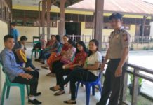 Jadi Polisi Itu Tidak Mahal AJAKAN MASUK POLISI. Anggota Polsek Air Besar mendatangi sekolah setempat, Selasa (10/4). Menerangkan proses rekrutmen Polri 2018. Antonius-RK