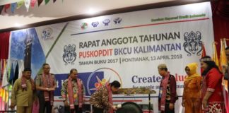 Hasil Kerja Keras dan Kerja Cerdas BUKA RAT. Pj. Gubernur Kalbar, Dodi Riyadmadji, memukul gong tanda membuka secara resmi RAT Puskopdit BKCU Kalimantan, di Hotel Kini, Pontianak, Sabtu (14/4). Humas Pemprov Kalbar for Rakyat Kalbar