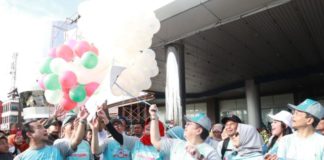 Pontianak Go Cashless, Penerapan E-Money Diperluas LEPAS BALON. Pj. Gubernur Kalbar Dodi Riyadmadji melepas balon terbang sebagai tanda dibukanya ‘Pontianak Go Cashless’ di halaman Parkir Ayani Megamall Pontianak, Minggu (15/4). Humas Pemprov for RK