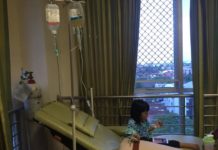 Divonis Leukimia Diusia Belia, Jalani Kemoterapi di Yogyakarta PERAWATAN. Audrey Danesha Pangabean alias Audy berada di kasur perawatan RS dr. Sardjito Yogyakarta menjalani kemoterapi, Rabu (18/4). Emy Fitrianty for RK