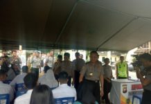 Waspada Calo! Peserta Seleksi Polri yang Curang Akan Diumumkan TINJAU PROSES PENDAFTARAN. As SDM Polri, Irjen Pol Arief Sulistyanto meninjau proses pendaftar calon anggota Polri terpadu di Mapolda Kalbar, Kamis (5/4)--Ambrosius Junius/RK