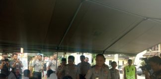 Waspada Calo! Peserta Seleksi Polri yang Curang Akan Diumumkan TINJAU PROSES PENDAFTARAN. As SDM Polri, Irjen Pol Arief Sulistyanto meninjau proses pendaftar calon anggota Polri terpadu di Mapolda Kalbar, Kamis (5/4)--Ambrosius Junius/RK