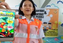 Tanpa Basic Programer, Belinda Ciptakan Hanya Dua Minggu JUARA NASIONAL. Belinda Phelia memperlihatkan game ‘Sanyaki’ ciptaannya yang mendapat juara III tingkat nasional dan penghargaan Kementerian Perhubungan, Minggu (8/4). Gusnadi-RK