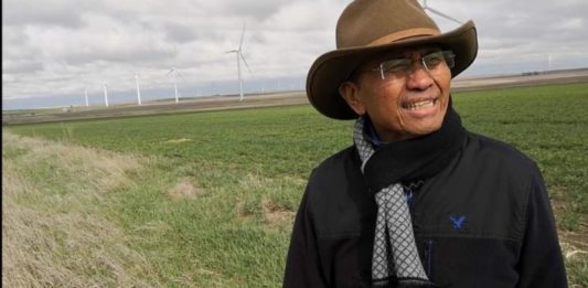 Liga dengan Atraksinya LADANG GANDUM. Dahlan Iskan di ladang gandum di pedesaan Amerika menjelang panen, Kamis (26/4). Admin disway.id for Rakyat Kalbar