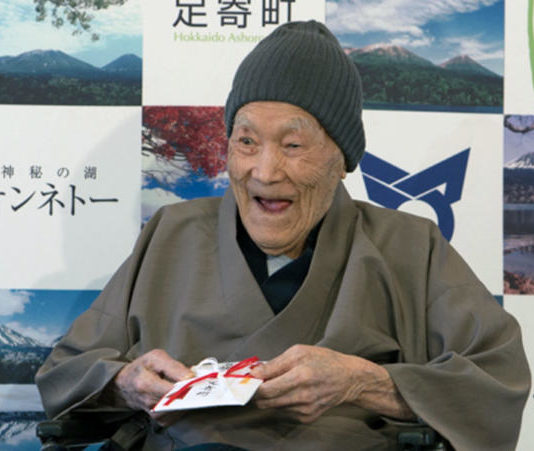 Masazo Nonaka, Rajin Baca Koran Melawan Pikun HAMPIR BERUSIA 113 TAHUN. Warga Negara Jepang, Masazo Nonaka, dinobatkan sebagai pria tertua sedunia oleh Guinness World Records, Selasa (10/4). Dia kemarin berumur 112 tahun dan 259 hari. Courtesy www.guinnessworldrecords.com