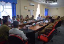 Persiapan Operasional Bandara Internasional Tebelian Sintang Rapat. Bupati Sintang, dr H Jarot Winarno, M.Med.PH memimpin rapat persiapan pemindahan operasional penerbangan dari Bandara Susilo Sintang ke Bandara Tebelian di Kantor Bupati Sintang, Senin (23/4). Humas Pemkab Sintang for Rakyat Kalbar