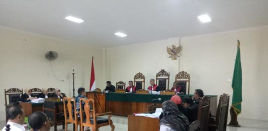 Sidang Korupsi Pengadaan Alkes 2012, Hadirkan Ahli LKPP SAKSI AHLI. Fahrurrazi memberikan keterangan sebagai saksi ahli pengadaan barang dan jasa dari LKPP dalam sidang sidang lanjutan korupsi pengadaan Alkes 2012 di Pengadilan Tipikor Pontianak Jalan Uray Bawadi, Selasa (24/4). Ambrosius Junius-RK