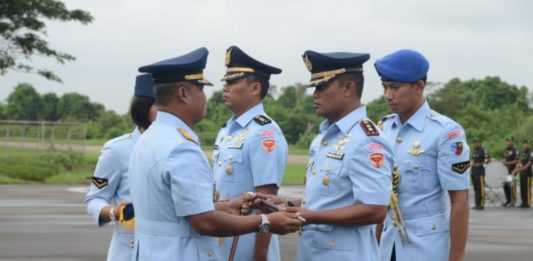 Keberadaan Skadron Udara 1 Sangat Strategis SERTIJAB. Marsekal Pertama (Marsma) TNI Minggit Tribowo memimpin Sertijab Danskadud Wing Udara 7 Lanud Supadio di Apron Lanud Supadio, Rabu (25/4). Penerangan Lanud Supadio for RK