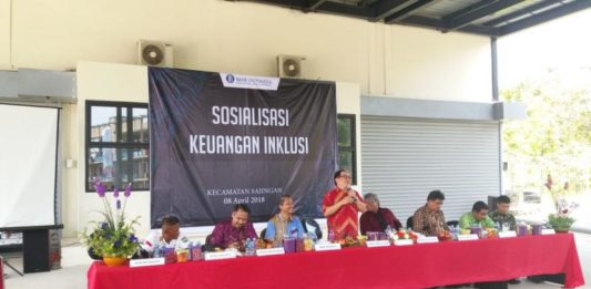 Perbankan Didorong Adakan Layanan tanpa Kantor SOSIALISASI. Suasana sosialisasi keuangan inklusi di perbatasan di PLBN Aruk Kecamatan Sajingan Besar Kabupaten Sambas, Minggu (8/4). KPw BI Kalbar for RK
