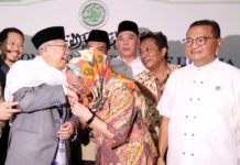 Minta Maaf, Sungkem, tapi Proses Hukum Harus Jalan Terus CIUM TANGAN KETUA ULAMA. Sukmawati Soekarnoputri mendatangi Ketua MUI KH Ma’ruf Amin, kemarin (4/5). Dan mencium tangan Kiai Ma’ruf sebagai tanda permintaan maaf. ISMAIL POHAN-INDOPOS