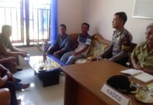 Kades Jangan Terlibat Kampanye RAKOR. Jajaran Pemdes Selalong bersama Bhabinkamtibmas menggelar Rapat Koordinasi (Rakor) Menghadapi Pilkada 2018 di Kantor Desa Selalong, Selasa (3/4). Humas Polres Sekadau for Rakyat Kalbar.