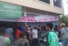 Kesepakatan Belum Tercapai, Aksi Nyaris Ricuh UNJUK RASA. Para driver Gocar melakukan aksi unjuk rasa lanjutan di kantor PT. Gojek Indonesia perwakilan Kota Pontianak di Jalan Uray Bawadi, Senin siang (2/4). Andi Ridwansyah-RK