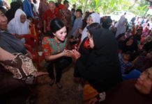 Gunakan BPJS Tapi Tak Dihiraukan, Karolin Siap Perbaiki Layanan Rumah Sakit Mempawah Cagub Kalbar no 2, Karolin Margret Natasa Disambut Antusias Warga Saat Kampanye Dialogis di Kabupaten Mempawah.