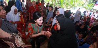 Gunakan BPJS Tapi Tak Dihiraukan, Karolin Siap Perbaiki Layanan Rumah Sakit Mempawah Cagub Kalbar no 2, Karolin Margret Natasa Disambut Antusias Warga Saat Kampanye Dialogis di Kabupaten Mempawah.