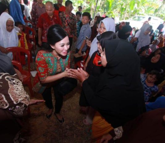 Gunakan BPJS Tapi Tak Dihiraukan, Karolin Siap Perbaiki Layanan Rumah Sakit Mempawah Cagub Kalbar no 2, Karolin Margret Natasa Disambut Antusias Warga Saat Kampanye Dialogis di Kabupaten Mempawah.