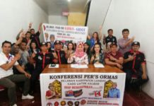 Bertabur Prestasi, Karolin-Gidot Pantas Didukung sejumlah organisasi yang bergabung relawan Kado menyatakan dukungan kepada pasangan Karolin-Gidot* Foto Antonius