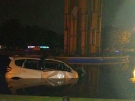 Mabuk, Mobil ‘Terbang’ Sejauh 20 Meter