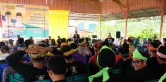 Tokoh Masyarakat Sekayam: Sutarmidji-Ria Norsan Layak Pimpin Kalbar Calon Gubernur Kalbar nomor urut tiga Sutarmidji di Kecamatan Sekayam (Kang Enchus for Equator)