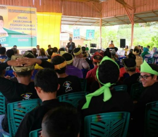 Tokoh Masyarakat Sekayam: Sutarmidji-Ria Norsan Layak Pimpin Kalbar Calon Gubernur Kalbar nomor urut tiga Sutarmidji di Kecamatan Sekayam (Kang Enchus for Equator)