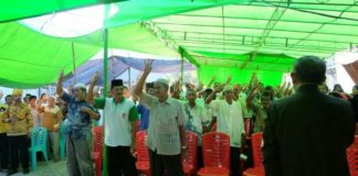 Tokoh Masyarakat Sedau: Midji-Norsan Berkah untuk Kalbar Masyarakat Kelurahan Sedau Kecamatan Singkawang Selatan, Kota Singkawang yang hadir dalam Silahturahim Sutarmidji - Ria Norsan. (Kang Enchus for Equator).