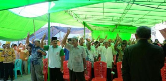 Tokoh Masyarakat Sedau: Midji-Norsan Berkah untuk Kalbar Masyarakat Kelurahan Sedau Kecamatan Singkawang Selatan, Kota Singkawang yang hadir dalam Silahturahim Sutarmidji - Ria Norsan. (Kang Enchus for Equator).