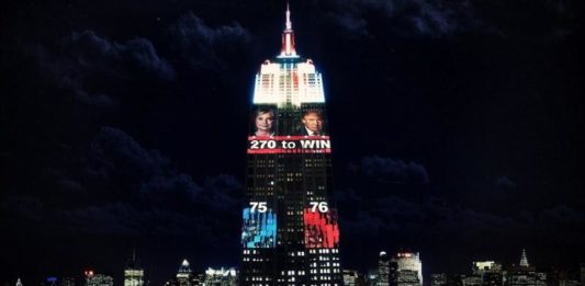 Pemilu Era Big Data HITUNG SUARA PILPRES AS. Situs berita dailymail.co.uk menayangkan proses perhitungan suara pemilihan presiden Amerika Serikat yang ditampilkan dalam layar raksasa. Admin disway.id for Rakyat Kalbar