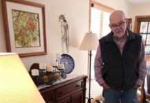 Alexa Si Seksi dari Amerika SI TABUNG HITAM BERSUARA SEKSI. John Moon, sahabat Dahlan Iskan, dan Alexa. Sebuah tabung hitam di meja lampu. Admin disway.id for Rakyat Kalbar