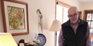 Alexa Si Seksi dari Amerika SI TABUNG HITAM BERSUARA SEKSI. John Moon, sahabat Dahlan Iskan, dan Alexa. Sebuah tabung hitam di meja lampu. Admin disway.id for Rakyat Kalbar