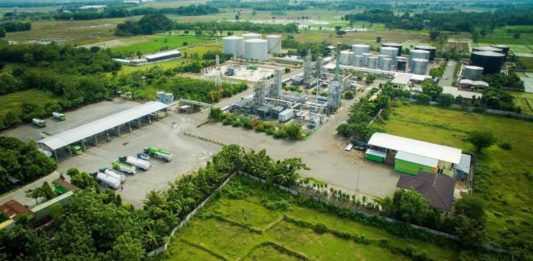 Lumbung Itu Tidak untuk Ayam KOMPLEKS PENGOLAHAN MINYAK. Kilang TWU yang didirikan di Desa Sumengko, Kecamatan Kalitidu, Kabupaten Bojonegoro, Jawa Timur, seluas 7,2 Ha dengan jarak 7 Km dari sumur minyak Lapangan Banyu Urip, yang dioperasikan oleh ExxonMobil Cepu Limited. twurefinery.com