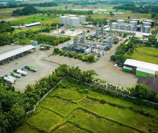 Lumbung Itu Tidak untuk Ayam KOMPLEKS PENGOLAHAN MINYAK. Kilang TWU yang didirikan di Desa Sumengko, Kecamatan Kalitidu, Kabupaten Bojonegoro, Jawa Timur, seluas 7,2 Ha dengan jarak 7 Km dari sumur minyak Lapangan Banyu Urip, yang dioperasikan oleh ExxonMobil Cepu Limited. twurefinery.com