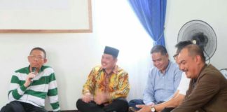 Midji-Norsan: Semangat Kami adalah Menang Calon Gubernur Kalbar nomor urut tiga Sutarmidji - Ria Norsan memberikan pengarahan kepada tim Midji-Norsan di Kabupaten Mempawah. (Kang Enchus for Equator).