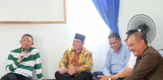Midji-Norsan: Semangat Kami adalah Menang Calon Gubernur Kalbar nomor urut tiga Sutarmidji - Ria Norsan memberikan pengarahan kepada tim Midji-Norsan di Kabupaten Mempawah. (Kang Enchus for Equator).
