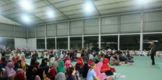 Silaturahmi dengan Relawan se-Kota Pontianak, Sutarmidji: Seluruh Kabupaten Harus Maju Seperti Pontianak Calon Gubernur Kalimantan Barat nomor urut 3, Sutarmidji bersilaturahim dengan para relawan Midji-Norsan se-kota Pontianak. (Kang Enchus for Equator).